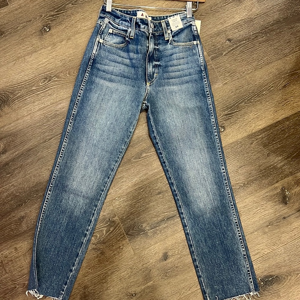 AMO Chloe Crop